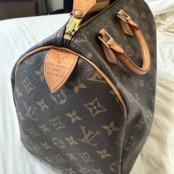 AUTHENTIC Louis Vuitton Speedy 35 in Monogram - Picture 15 of 16